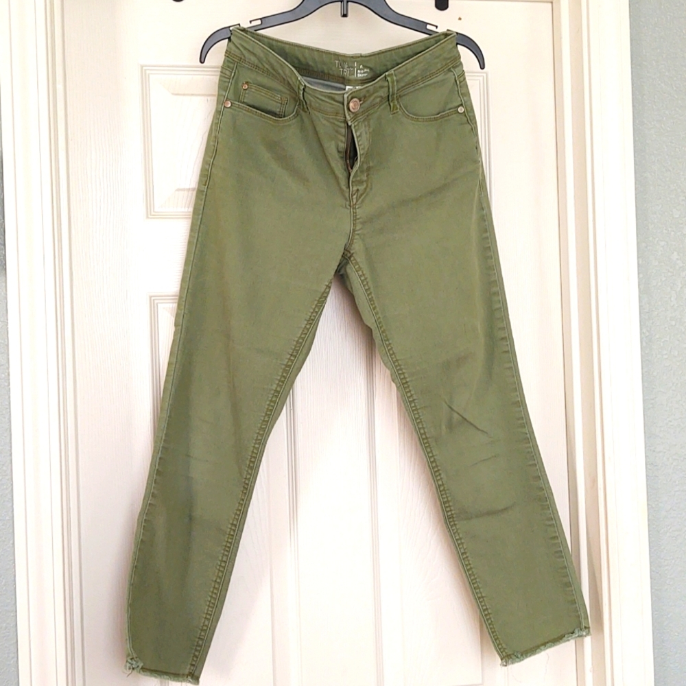 Mid rise raw hem jeans
